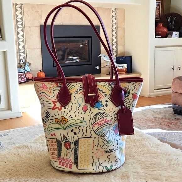 NWOT Rare Dooney & Bourke North/South Cindy Macy's Parade Collectible Tote ๐๐ฅ - Picture 1 of 17